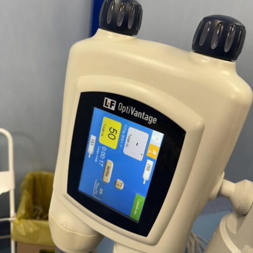 Nuovo iniettore mezzo di contrasto bitesta per tac veterinaria