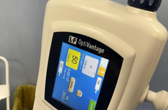 Nuovo iniettore mezzo di contrasto bitesta per tac veterinaria